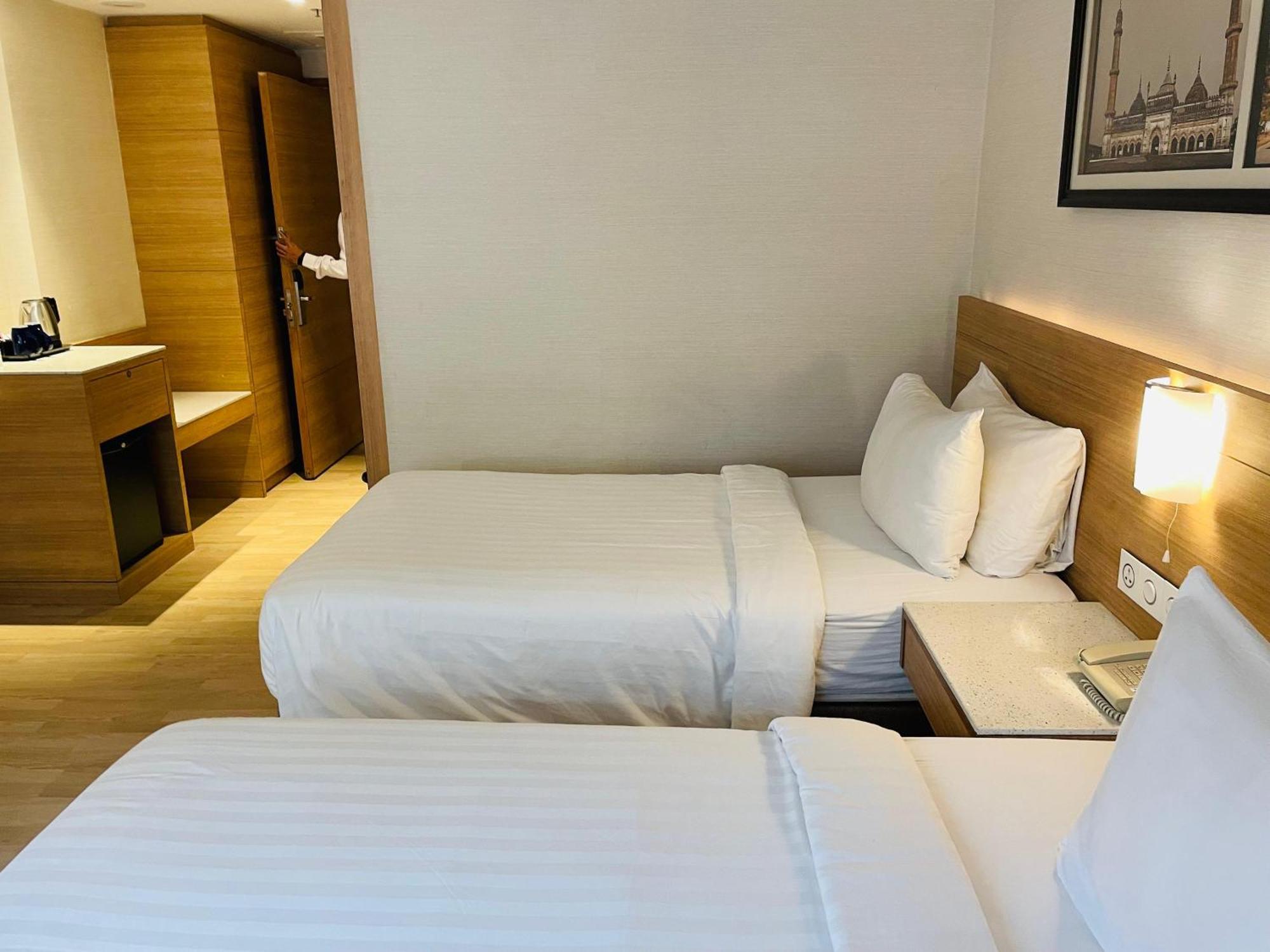 Hotel Maple Tree - Near Ekana Cricket Stadium - Lucknow Ngoại thất bức ảnh