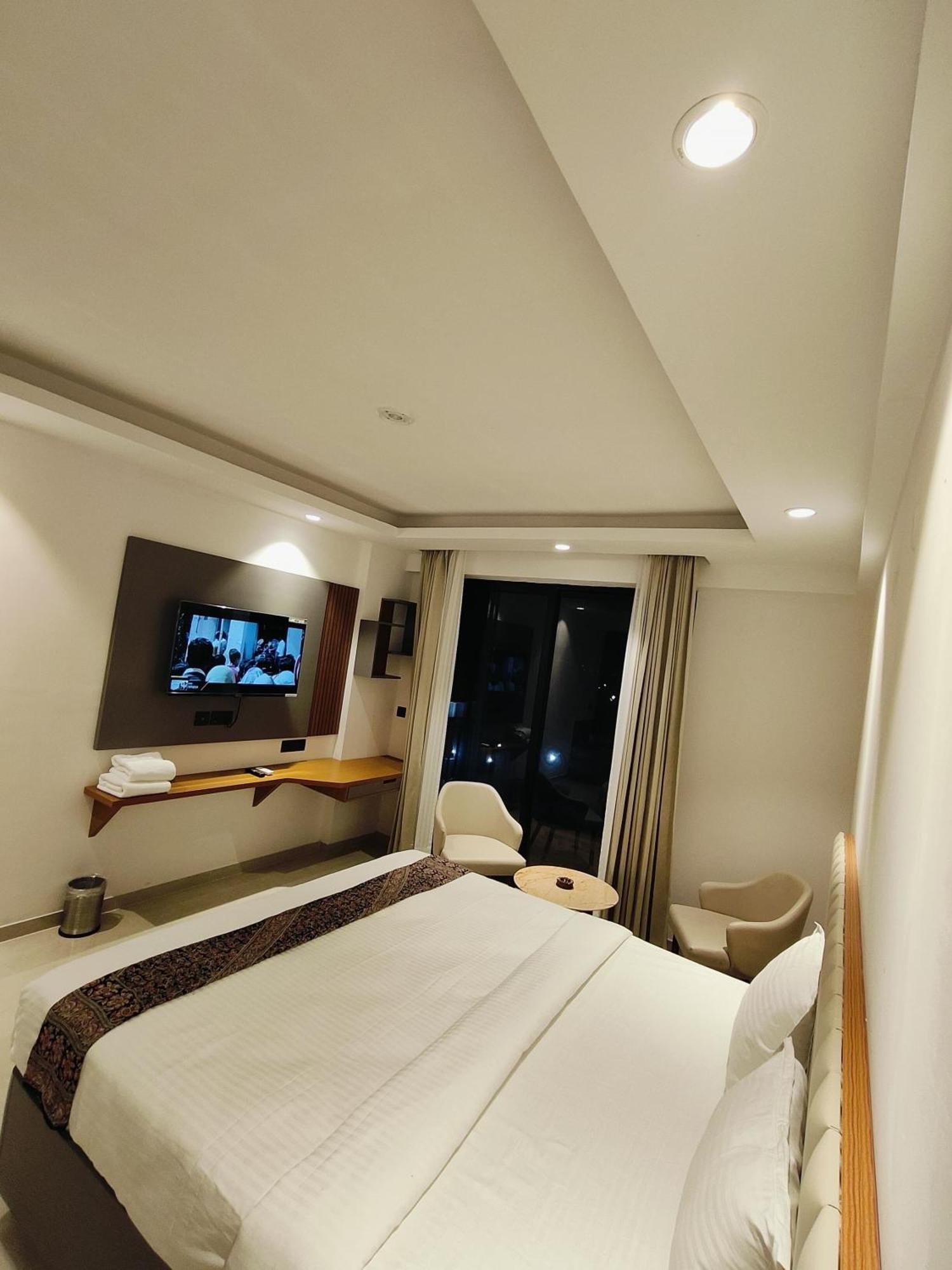 Hotel Maple Tree - Near Ekana Cricket Stadium - Lucknow Ngoại thất bức ảnh
