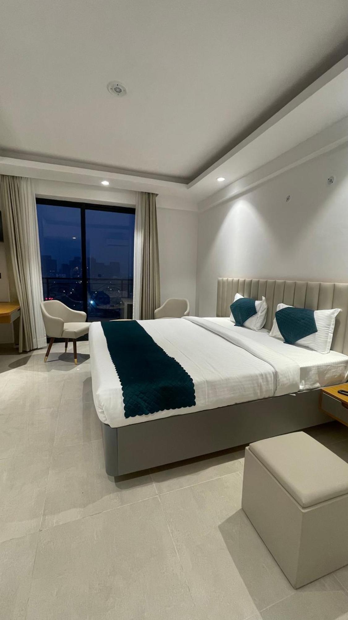 Hotel Maple Tree - Near Ekana Cricket Stadium - Lucknow Ngoại thất bức ảnh