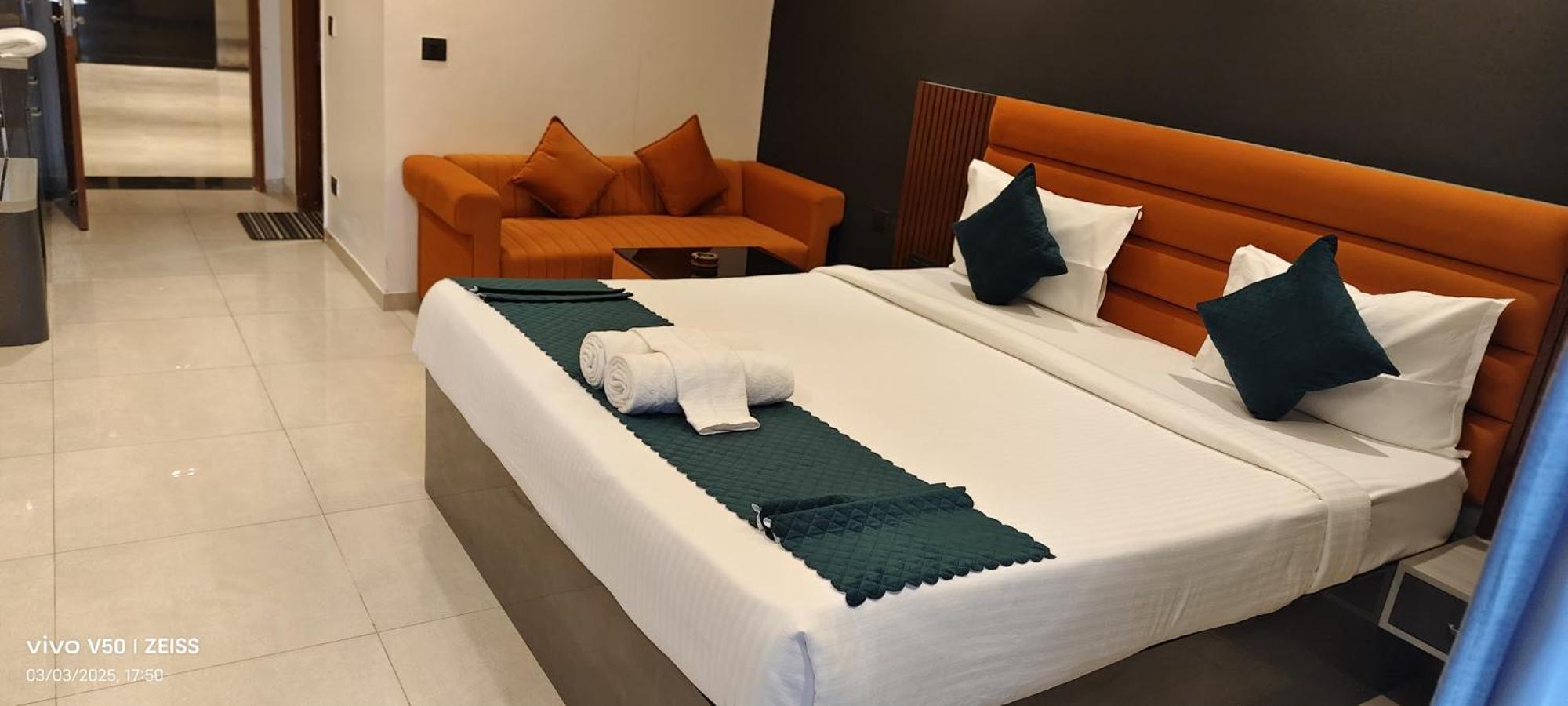 Hotel Maple Tree - Near Ekana Cricket Stadium - Lucknow Ngoại thất bức ảnh