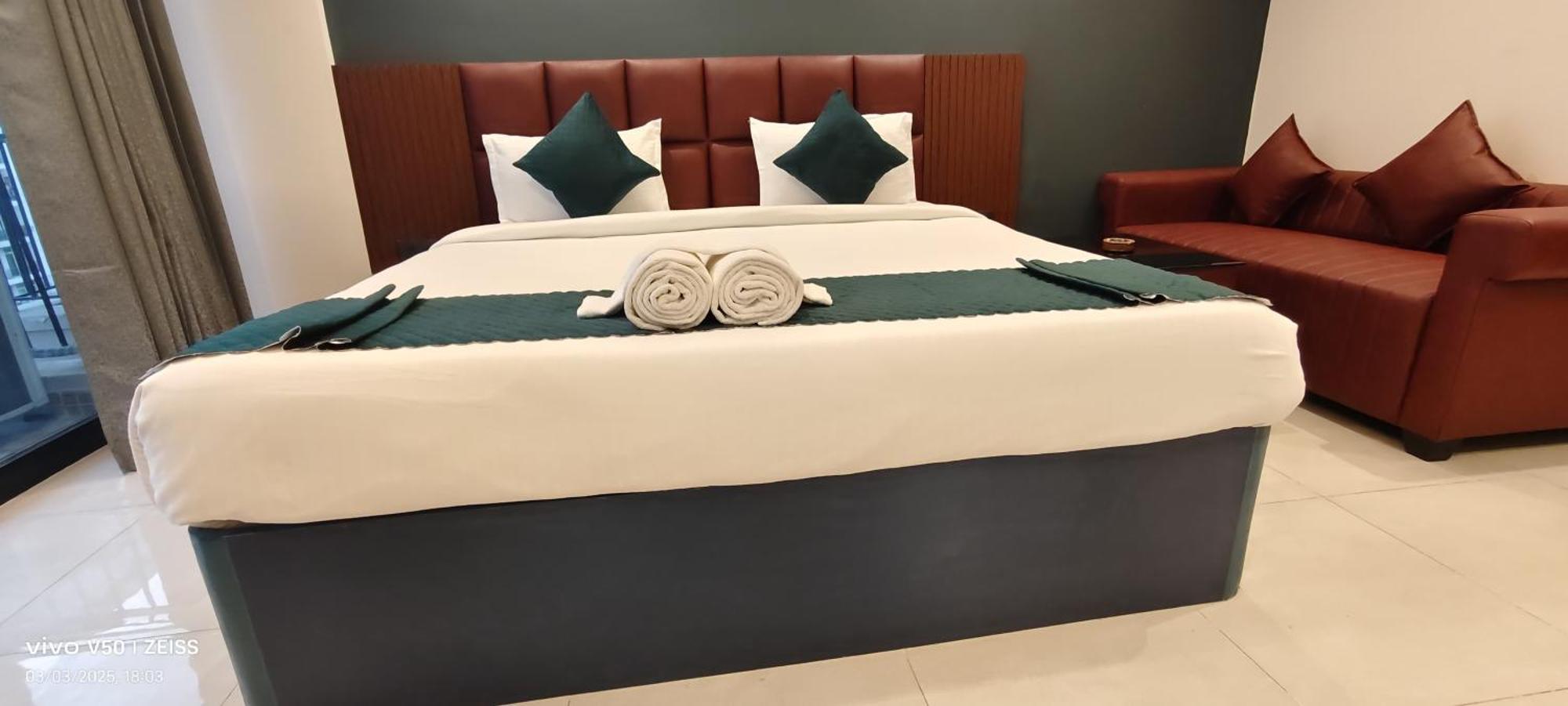 Hotel Maple Tree - Near Ekana Cricket Stadium - Lucknow Ngoại thất bức ảnh