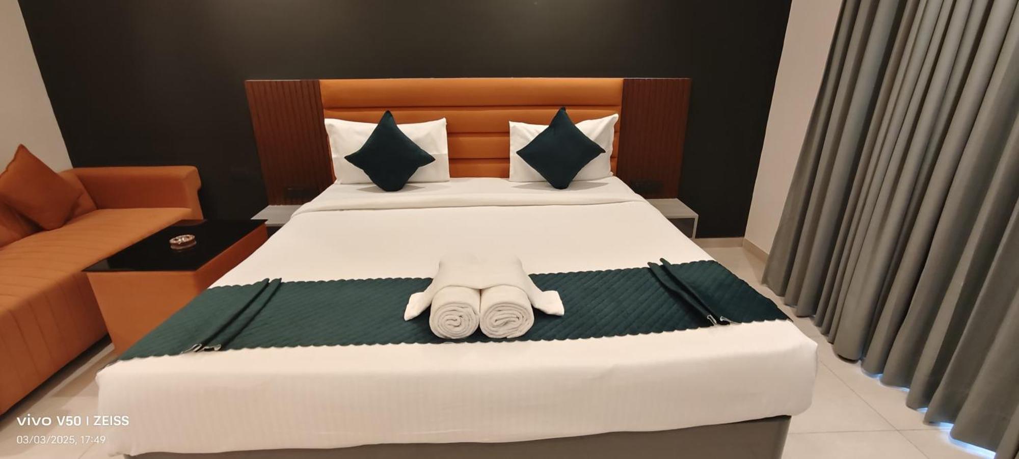 Hotel Maple Tree - Near Ekana Cricket Stadium - Lucknow Ngoại thất bức ảnh